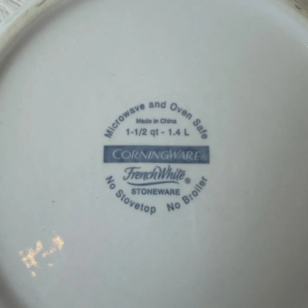 CorningWare French White 1.5 Qt Round Casserole Dish Ribbed Stoneware White F2B